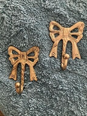 Decorative Brass Bow Wall Hooks (Set of 2)